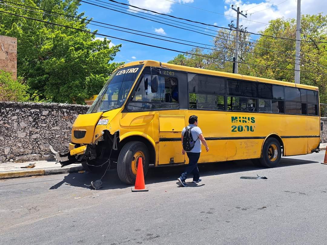 CAMIONERO PROVOCA CARAMBOLA TODO POR JUGAR CARRERITAS