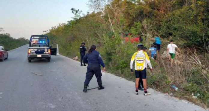 Bólido arrolla a ciclistas de Cancún y mata a uno