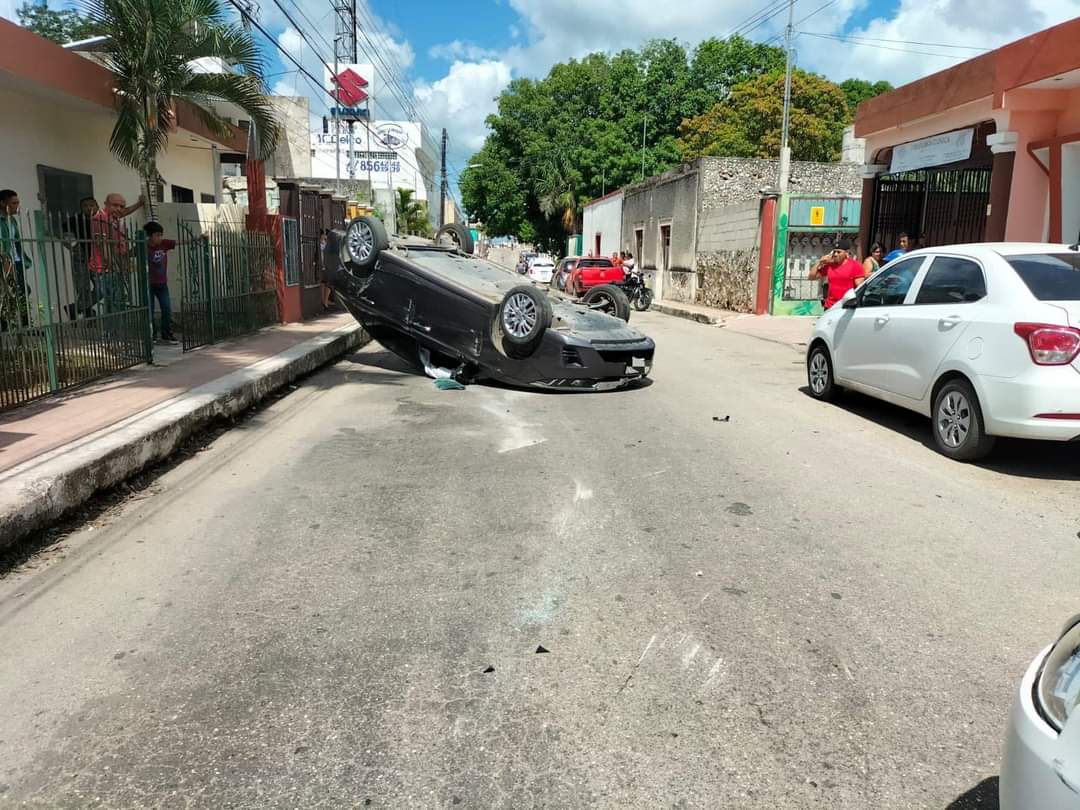 Aparatoso Choque Con Todo Y Volcadura En M Rida