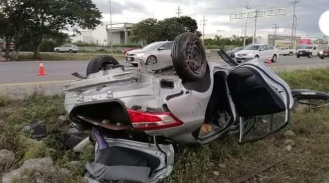 Hombre de la Tercera Edad Sufre Preinfarto y Queda Volcado en la Mérida