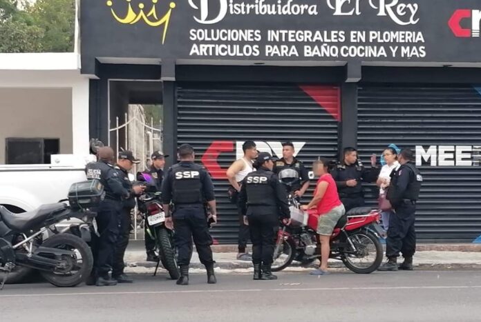 Motociclista Detenido Por Falta De Placas Termina Arrestado Por