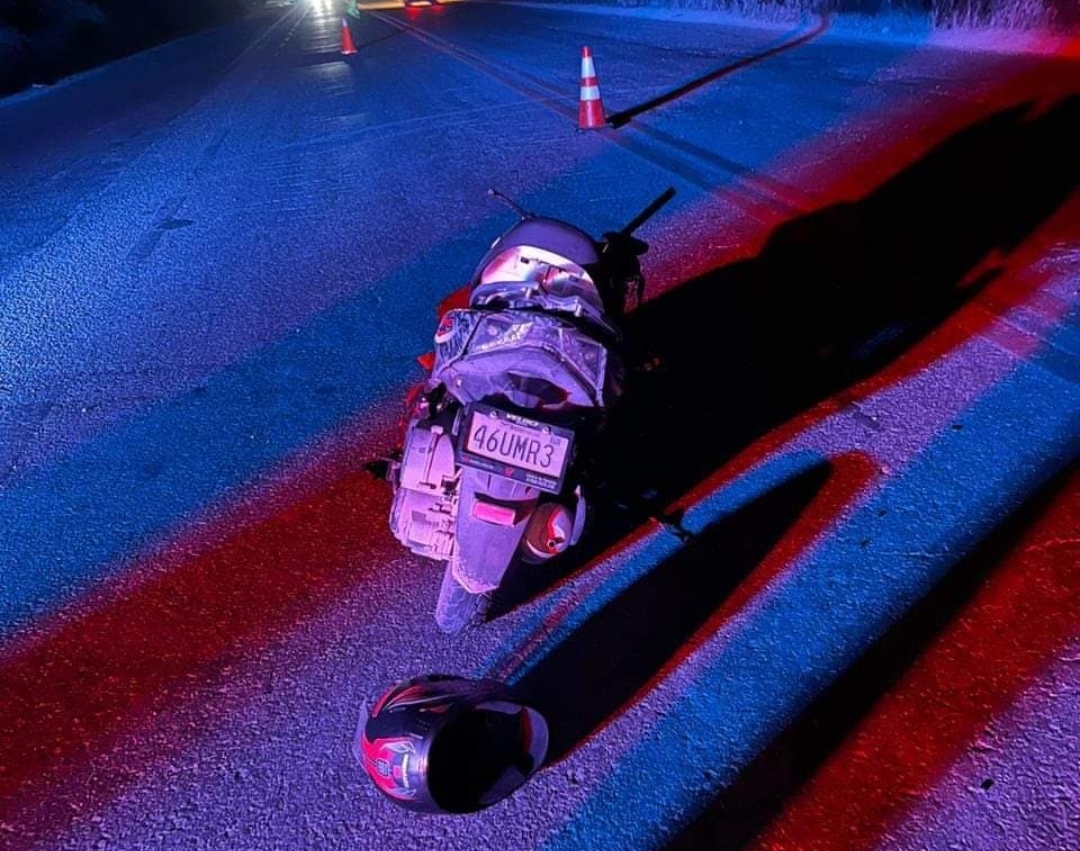 MUERE MOTOCICLISTA TRAS SER CHOCADO POR AUTO EN LA CARRETERA CANCÚN MÉRIDA